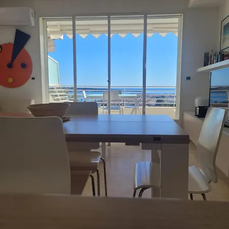 The Horizon - Sea View & Peaceful Retreat *